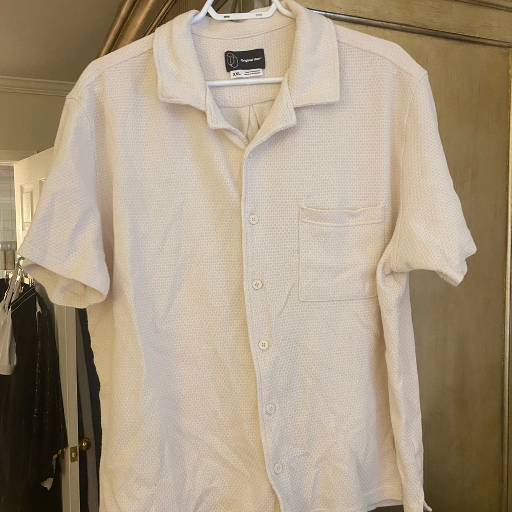 Beige waffle shirt. Size XXL. In good condition.